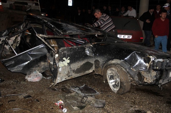 Kağıt Gibi Ezilen Araçtan Sağ Kurtuldu