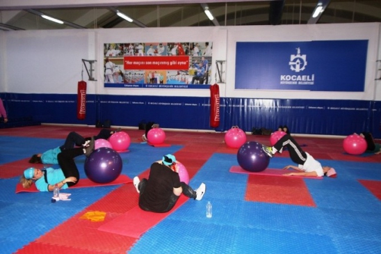 Sağlıklı Yaşam Projesi'yle Spor Yapan Hanımlar Sağlığına Kavuşuyor