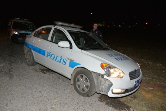 Kaçan Sürücü Polis Otosuna Çarptı
