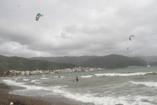 Marmaris'te Sörfçülerden Lodos Şov