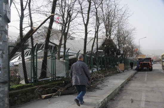 Lodos Bursa'yı Terk Ediyor Yerini Yağmura Bırakıyor