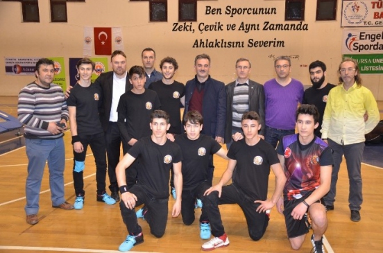 Bu Adamlar Yer Çekimine Meydan Okuyor