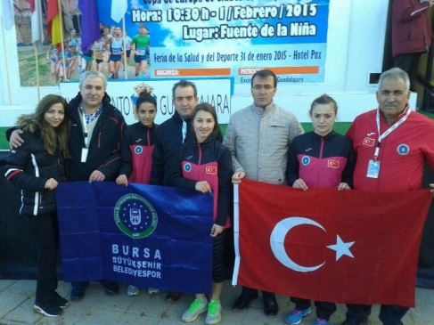 Büyükşehir'li Atletler İspanya'dan Madalya İle Dönüyor