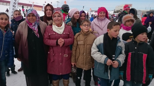 Kadın Muhtardan Mahalle Çocuklarına Kış Eğlencesi