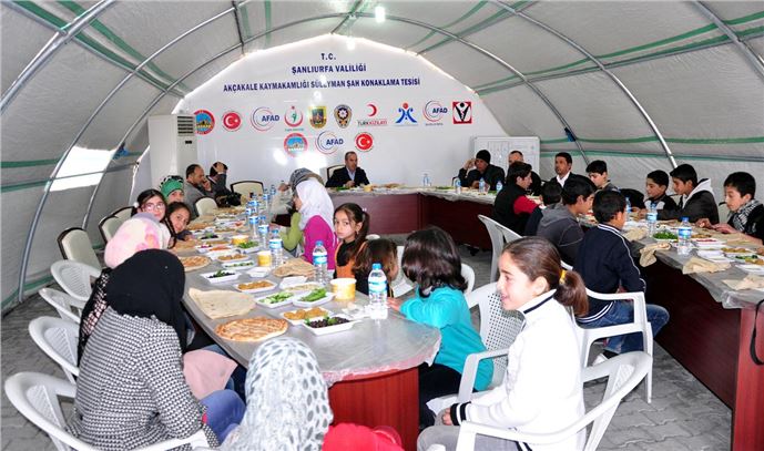 Çadır kent yönetimi Suriyeli çocuklarla buluştu