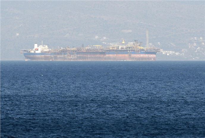 Aliağa'da tehlikeli atık taşıyan geminin söküleceği iddiası