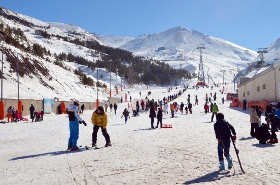 Palandöken'de Güneşli Havada Kayak Ve Kızak Keyfi
