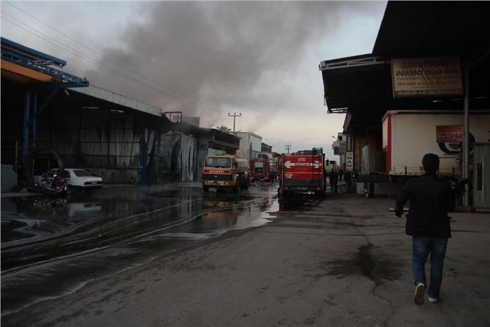 Mersin'de akaryakıt tankı patladı 4 yaralı