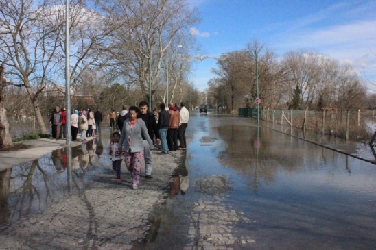 Selde Mahsur Kalan Mahalle Halkı Kurtarılmayı Bekliyor