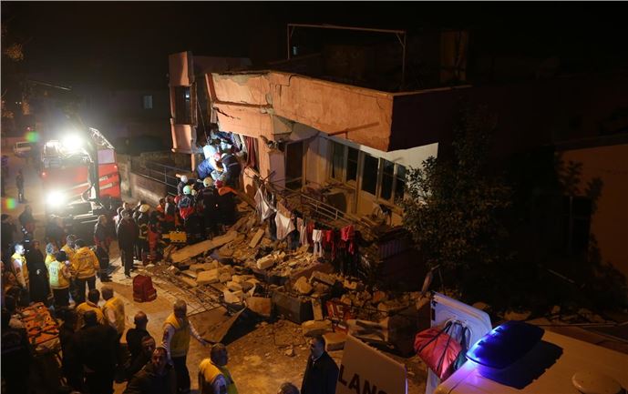 Mersin'de ev çöktü