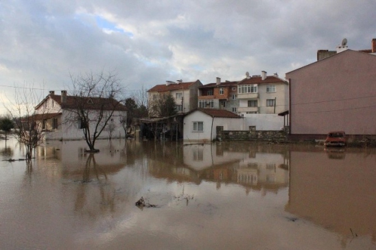 Edirne'de Sel Suları Karaağaç Mahallesi'ne Ulaştı