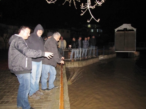 Kocaçay'da Su Seviyesinin Tehlikeli Yükselişi