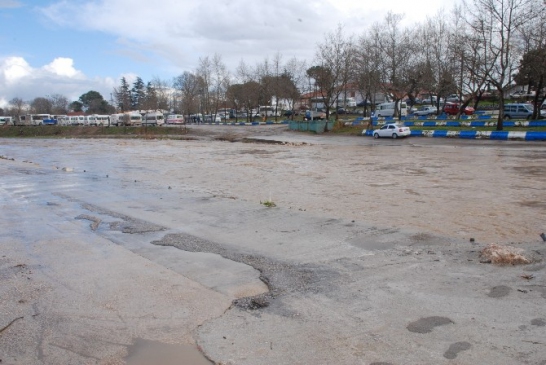 Biga'da Kocabaş Çayının Su Seviyesi Yükseldi