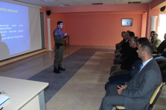 Samsat'ta Öğrenci Servisi Sürücülerine Eğitim Verildi