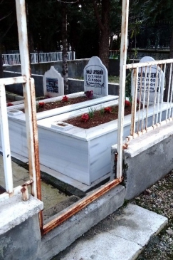 Aile Mezarlıklarının Kapıları Çalındı