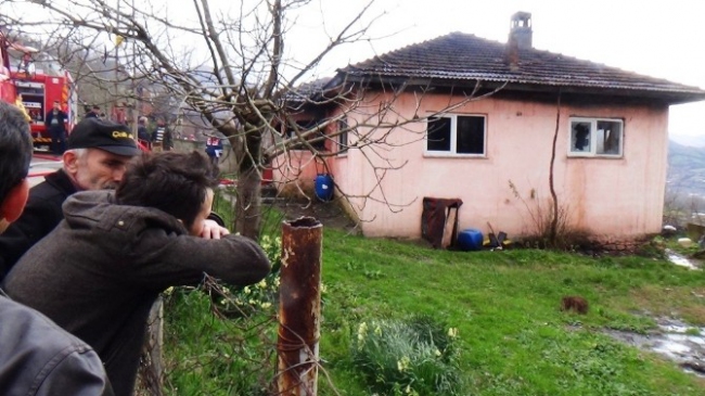 Bartın'da Bir Ev Çıkan Yangında Tamamen Kül Oldu