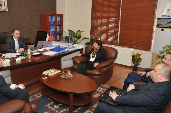 Satranç Federasyonu Başkanı Büyükşehir Belediyesi'ni Ziyaret Etti