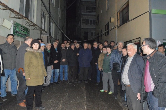 Bursa'da Lodos Sebebiyle 5 Gündür Elektrik Verilemeyen Mahalleli Ayaklandı