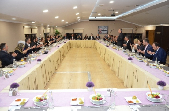 Düzce Belediyesi Meclisinden Aile Yemeği