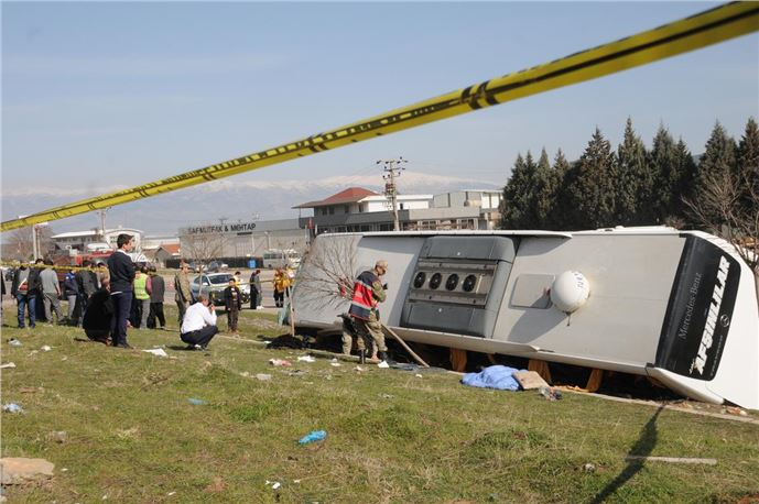 Kahramanmaraş'ta yolcu otobüsü ile minibüs çarpıştı 34 yaralı