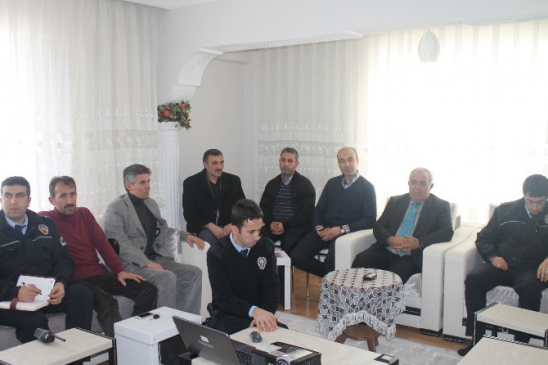 Akdağmadeni Emniyetten Muhtarlara Sinevizyonlu Dolandırıcılık Semineri