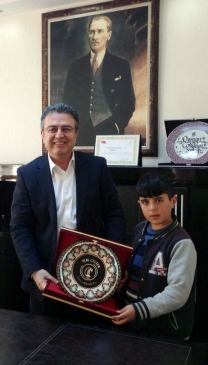 Sivas Filminin Ödüllü Oyuncusu Doğan İzci Yeni Çeltek Kömür İşletmeleri Genel Müdürü Coşkun'u Ziyaret Etti