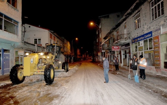 Aziziye Belediyesi 24 Saat Karla Mücadele Ediyor