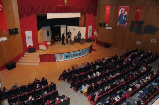 Belediye Tiyatrosuna Büyük İlgi