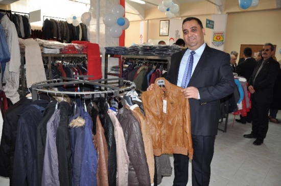 Tarsus'ta ''Sosyal Market'' Açıldı