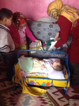 Batman'da Yeni Doğan Bebeklere 'sevgi Battaniyesi' Hediye Edildi