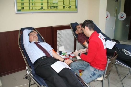 Sağlık Personelinden Kan Bağışı
