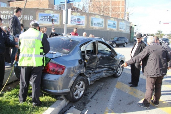 Samsun'da Trafik Kazası 5 Yaralı