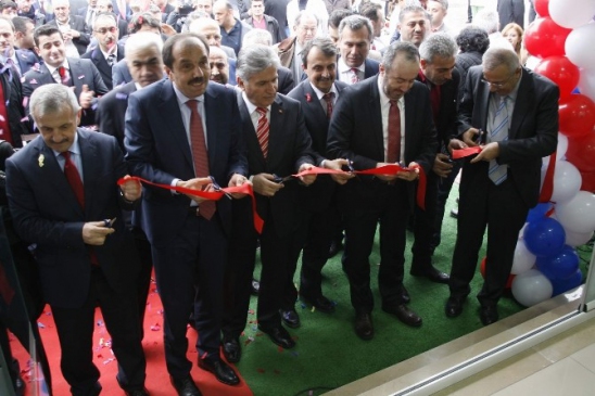 Açılışta Yaşadıkları Şokun Oyun Olduğunu Anlayınca Rahat Nefes Aldılar