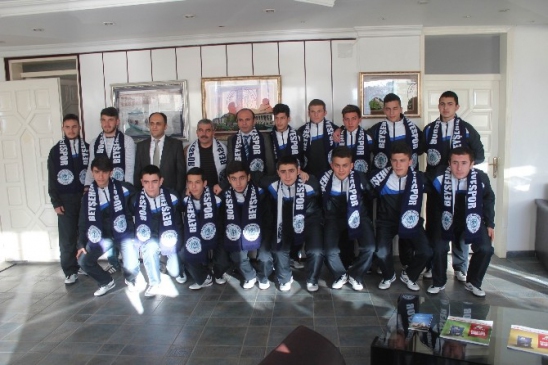 Başkan Özaltun Şampiyon Futbolcuları Ödüllendirdi