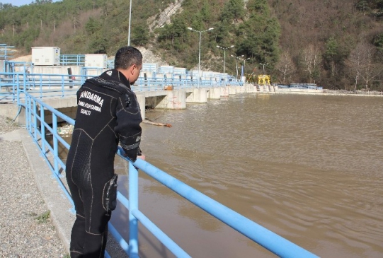 Filyos Çayı'nda Kaybolan Çocuğu Arama Çalışmaları Sürüyor