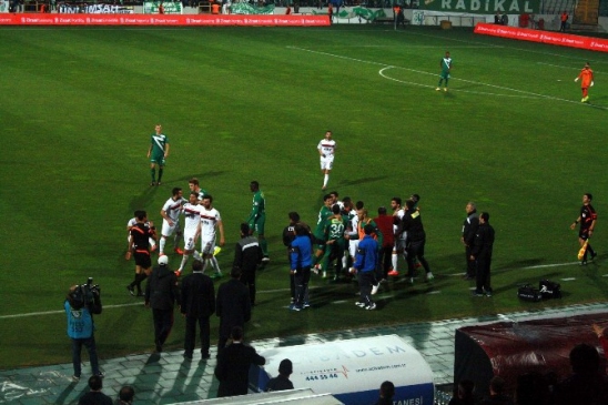 Josue Oyundan Alınmasına Tepki Gösterdi