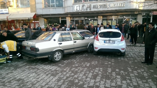 Direksiyon Başında Kalp Krizi Geçirdi 2 Araca Çarptı