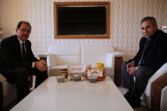 Bayburt'a Özgü Doğal Ürünler Üreten İş Adamından Rektör Coşkun'a Ziyaret