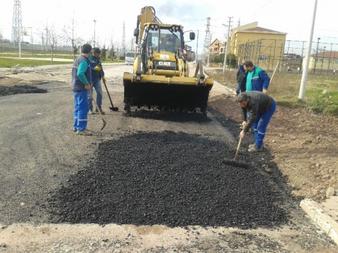 Kartepe'de Üst Yapı İyileştirmeleri Devam Ediyor