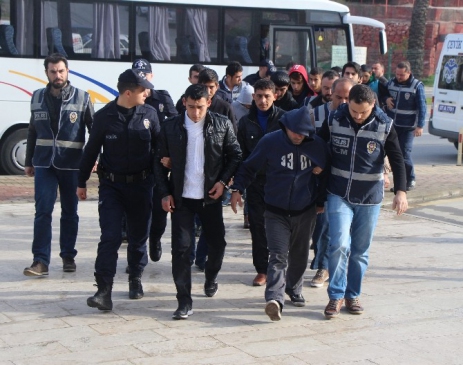 Uyuşturucu Operasyonunda Gözaltına Alınan 12 Kişi Adliyeye Sevk Edildi