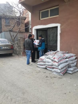 Kızılay'dan Mültecilere Gıda Yardımı