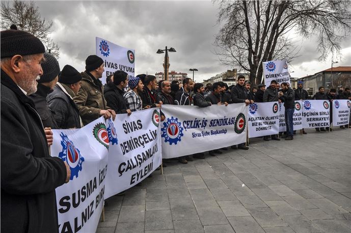 Sivas'ta işçilerden maaş eylemi