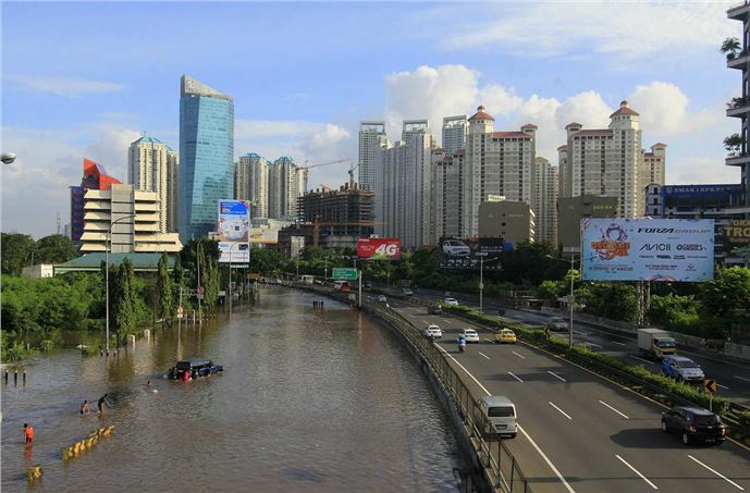 Endonezya'da muson yağmurları sele neden oldu