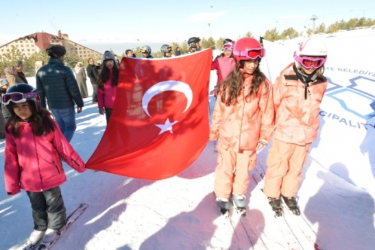 Yakutiye İle 400 Çocuk Daha Kayak Öğrendi