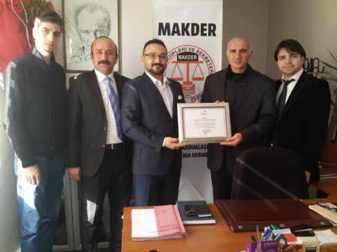 Malatya Avukat Kâtipleri Sekreterleri Ve Büro Elemanları Derneğine Kızılay'dan Plaket