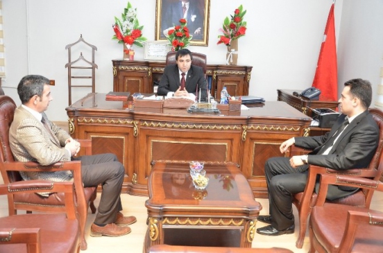 Viranşehir'de Kaymakam Citer Başarılı Doktoru Ödüllendirdi