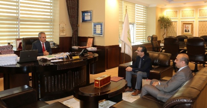 Türk Kızılay'ından Rektör Uysal'a Ziyaret