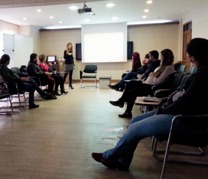 Anne Adaylarına Güzellik Eğitimi