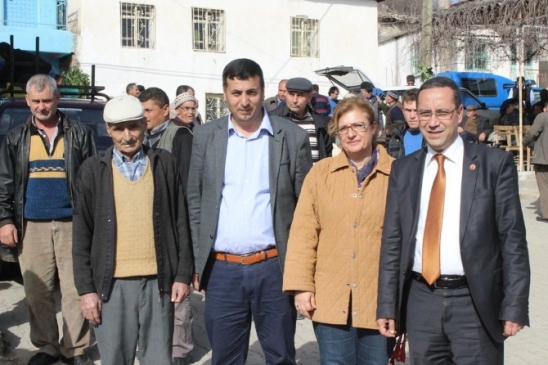 Ayvalık CHP Parti Okulu Akçapınar'da Fidan Dağıttı