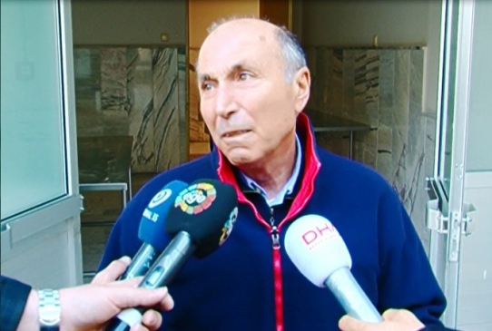 Müzeyyen Senar'ın Oğlu Gözyaşlarını Tutamadı